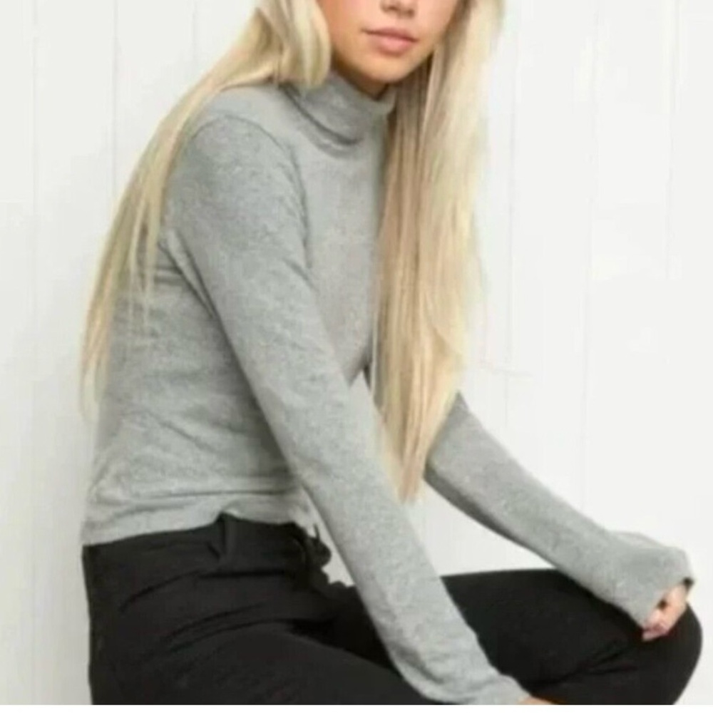 Brandy Melville Gray Wool Mix Solid Turtleneck Sweater One Size‎